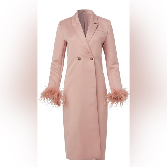 Feather Cuff Tuxedo Coat
Elegant Pink Peach Feather-Trimmed Coat - Picture 15 of 15